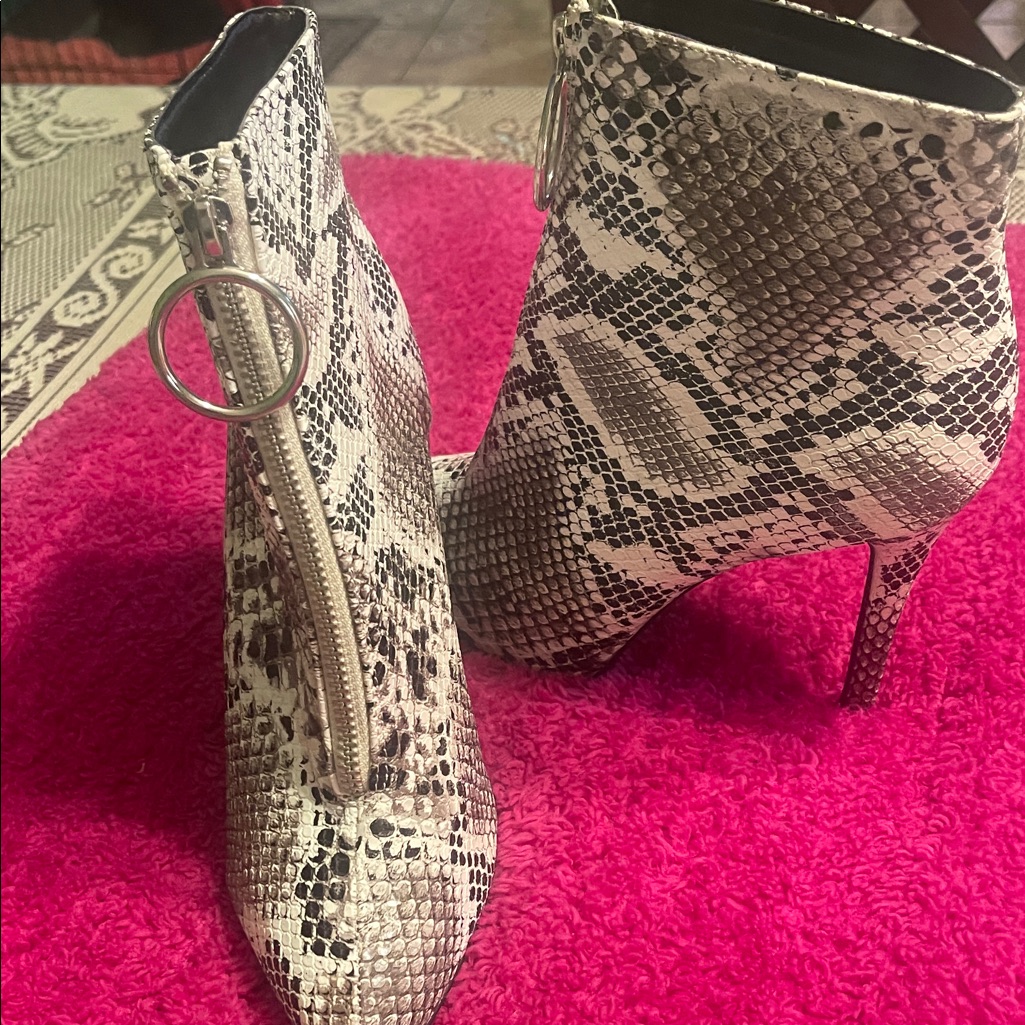 Venus Snake-Print Ring-Zip Ankle Boots In Black And Cream